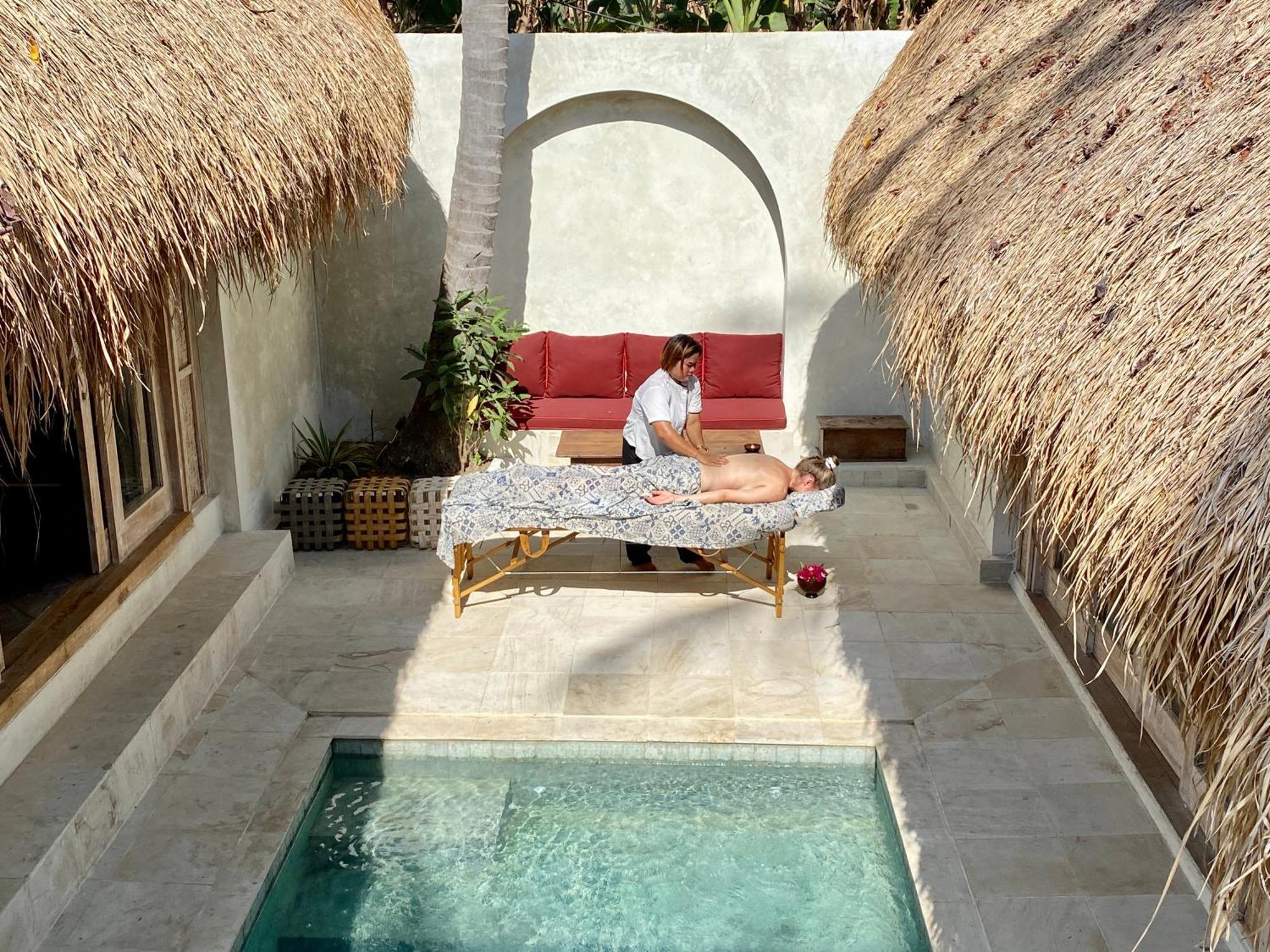 Amahelia Luxury Resort & Restaurant - Gili Asahan Pokoj fotografie